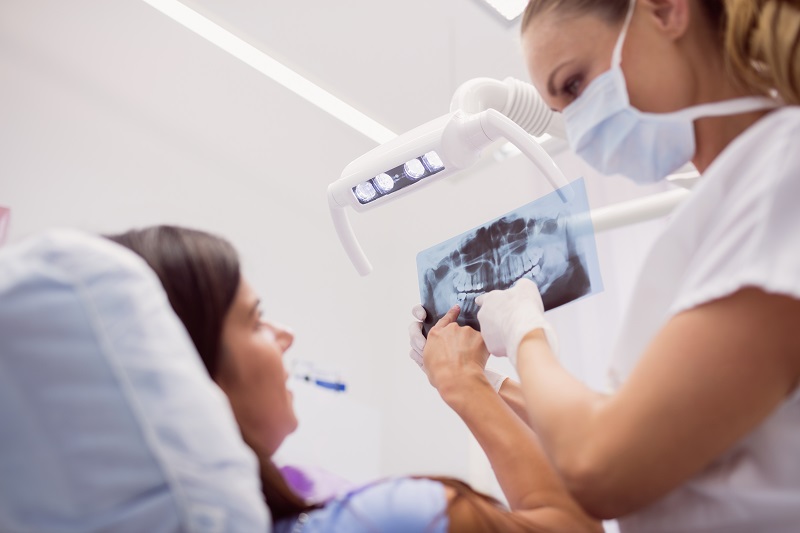 Kątnica endodontyczna – praca stomatologa od podstaw